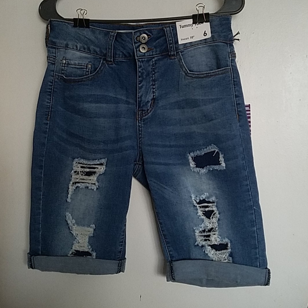 !iT Shorts